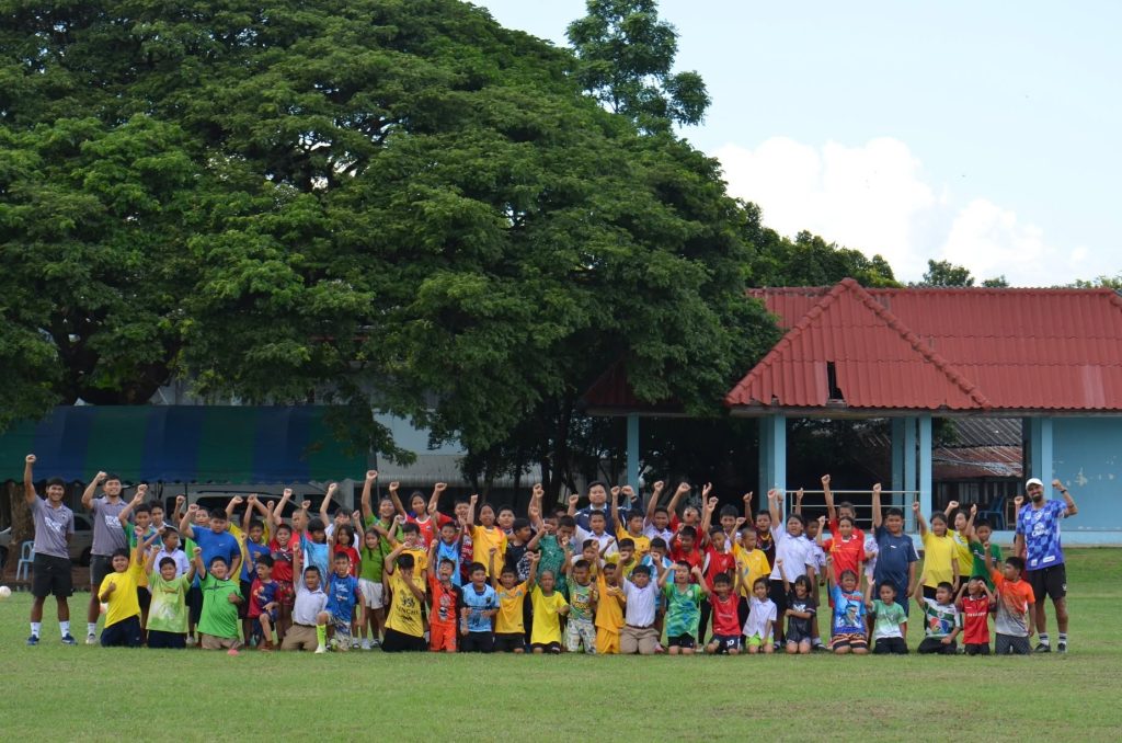 น้องๆ โรงเรียนบ้านโคกสูง ร่วมกิจกรรม Football Clinic กับ Korat Rising Academy