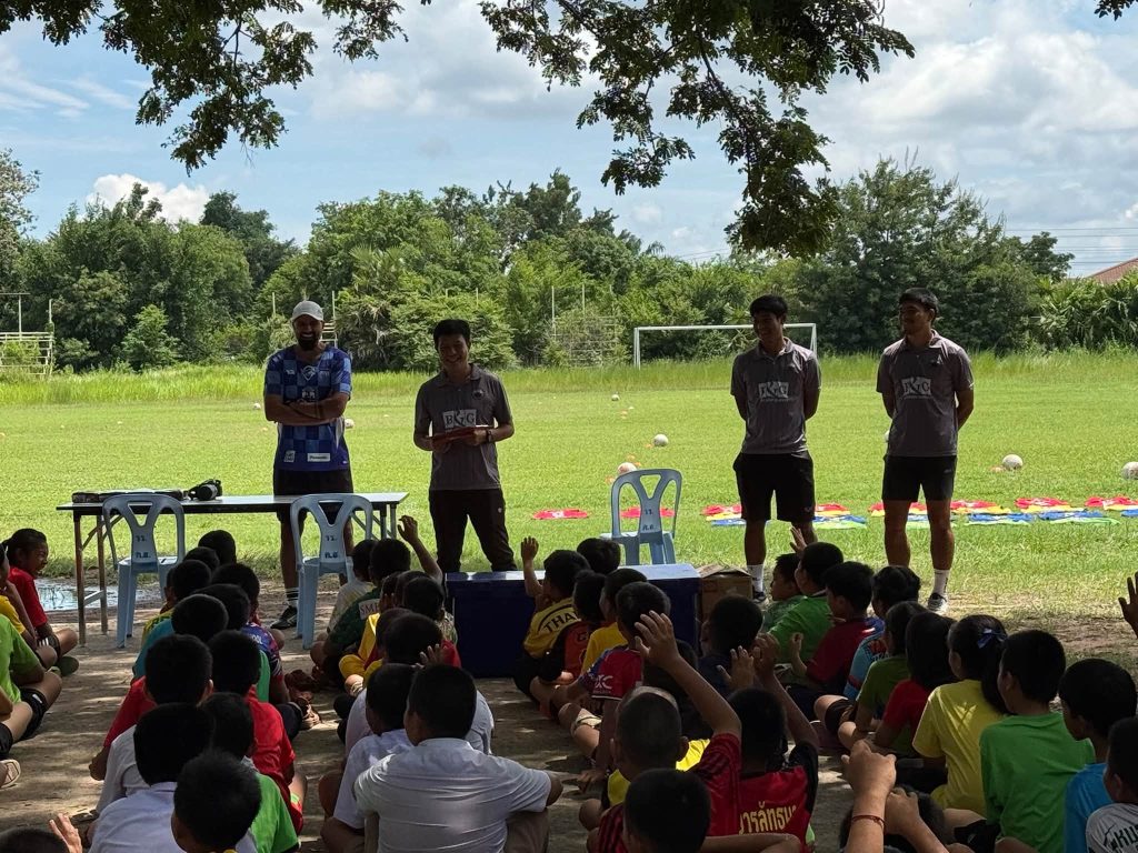 น้องๆ โรงเรียนบ้านโคกสูง ร่วมกิจกรรม Football Clinic กับ Korat Rising Academy