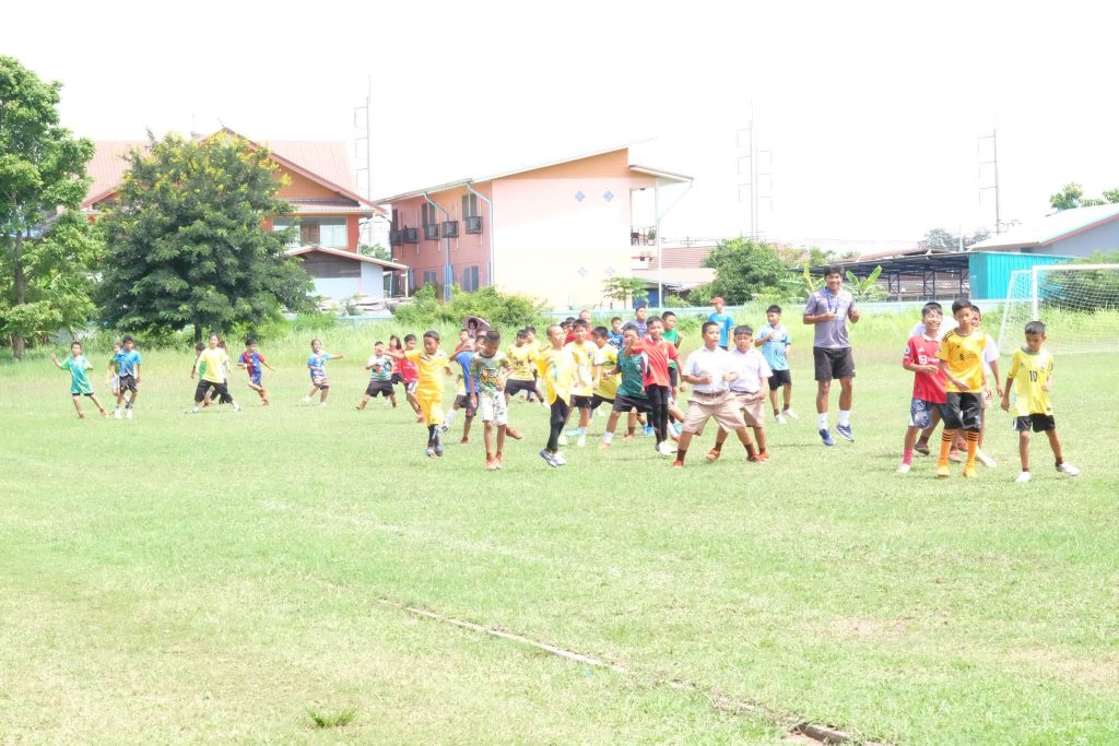 น้องๆ โรงเรียนบ้านโคกสูง ร่วมกิจกรรม Football Clinic กับ Korat Rising Academy