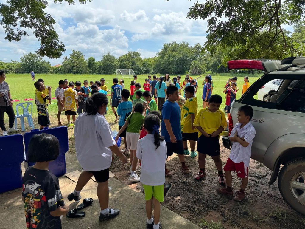 น้องๆ โรงเรียนบ้านโคกสูง ร่วมกิจกรรม Football Clinic กับ Korat Rising Academy